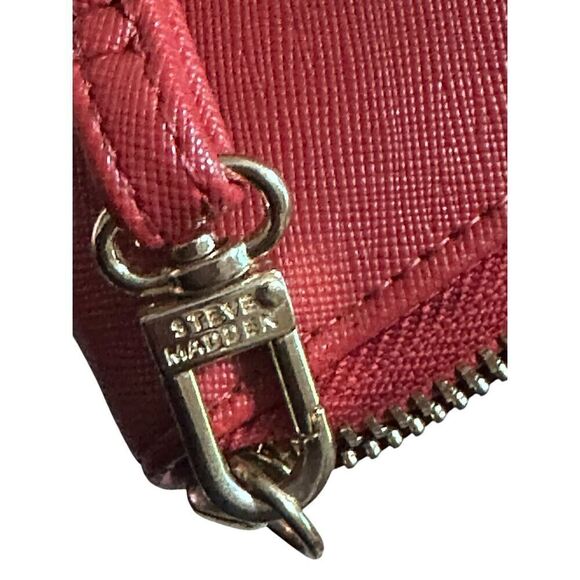 Nice STEVE MADDEN Women’s Red Wallet Clutch Detachable Strap Good Condition reta - Picture 4 of 6